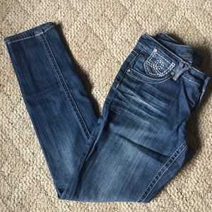 3/$15🌸 SEVEN7 medium wash size 4 skinny jeans